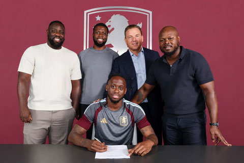 Wan-Bissaka chính thức ký hợp đồng với West Ham - Ảnh: @WestHam