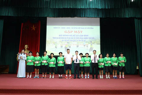 Phương Thảo và các đồng đội ở đội bóng xã Lâm Bình quyết tâm giành thành tích cao Giải bóng đá nữ các dân tộc thiểu số xã, phường toàn quốc lần thứ I