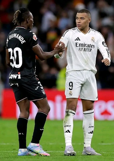 Từng đối đầu nhau trên sân, giờ đây Diomande và Mbappe đã trở thành đồng đội