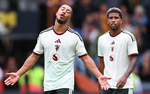 Bộ đôi tân binh Tielemans và Santos chưa để lại dấu ấn tích cực - Ảnh: Getty Images