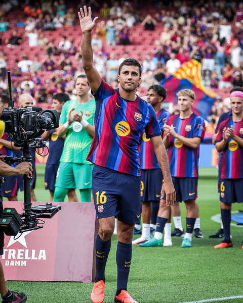 Rodri vẫn chưa thi đấu cho Barca - Ảnh: @brfootball