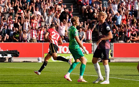 Tottenham thua tâm phục khẩu phục