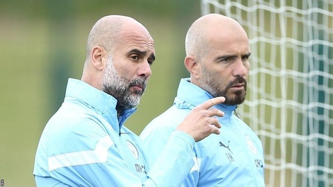 HLV Enzo Maresca (phải) sẽ phải tìm cách bước ra khỏi cái bóng to lớn của Pep Guardiola