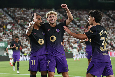Barca thắng tưng bừng trong ngày ra quân