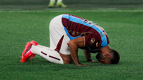 Salah bùng nổ với cú đúp bàn thắng mang về 3 điểm cho Trabzonspor