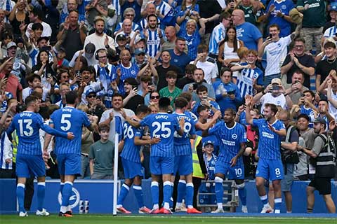 Brighton khởi đầu mùa giải mới bằng thắng lợi tưng bừng trước Aston Villa