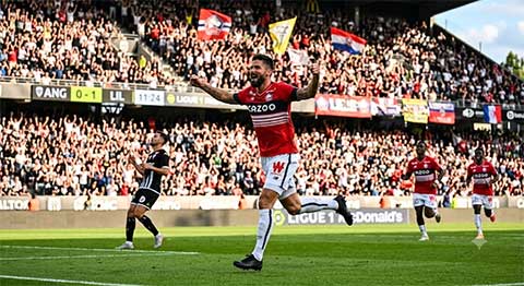 Giroud ghi bàn cho Lille khi đã gần 40 tuổi