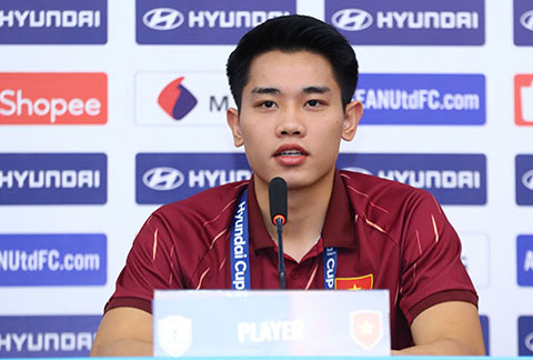 Tiền đạo Nguyễn Đình Bắc khẳng định không đặt nặng thành tích cá nhân mà mong muốn ĐT Việt Nam lên ngôi vô địch. Ảnh: Đức Cường