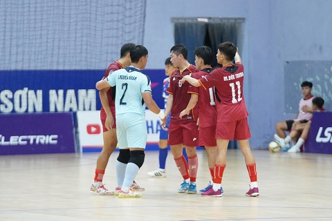 Niềm vui chiến thắng của Tân Hiệp Hưng TP.HCM ở vòng bảng. Ảnh: Nguyễn Khanh 
