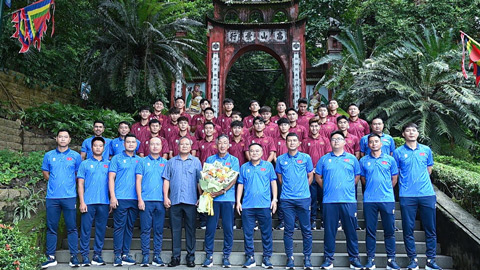Đội tuyển U20 Việt Nam dâng hương tưởng niệm các Vua Hùng