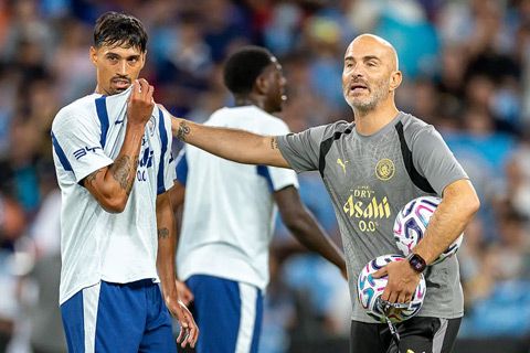 Man City đã chia tay một loạt tiền vệ ở hè 2026, trong đó có Reijnders (trái)