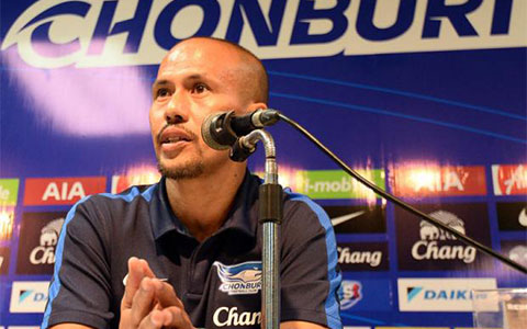 Therdsak Chaiman là cựu danh thủ nổi tiếng của bóng đá Thái Lan, từng có thời gian ngắn chơi bóng ở V.League trong màu áo của Ngân hàng Đông Á 