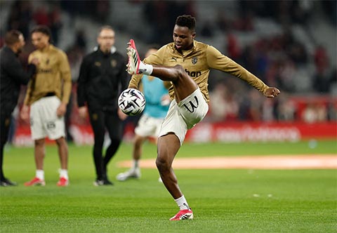 Anh là tiền vệ hay nhất Ligue 1 mùa trước và đoạt danh hiệu Cầu thủ châu Phi xuất sắc nhất tại giải VĐQG Pháp