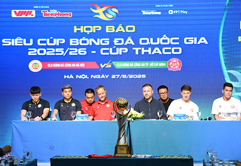 Đại diện CLB Công an Hà Nội và đại diện CLB Công an TP.HCM tại họp báo Siêu Cúp Quốc gia