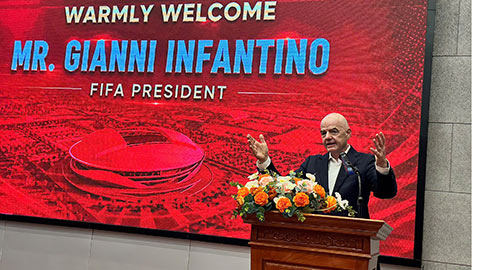 Trong chuyến đi, Chủ tịch FIFA cũng ghé thăm Trung tâm PVF và CLB Công an Hà Nội. Ảnh: Minh Tuấn