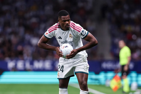 Dumfries đang là cái tên được Mourinho tin dùng ở vị trí hậu vệ phải với hai trận đá chính tại La Liga 2026/27