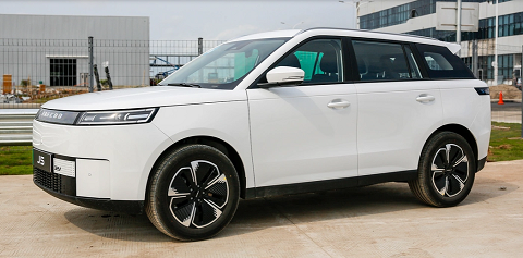 J5 EV Flagship là mẫu SUV thuần điện cỡ B khá bệ vệ