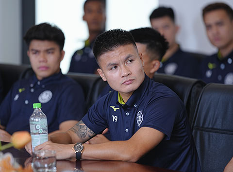 Quang Hải cùng nhóm tuyển thủ trở lại CLB Công an Hà Nội chỉ 1 ngày sau chức vô địch AFF Cup cùng ĐT Việt Nam