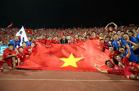 ĐT Việt Nam  bảo vệ thành công ngôi vô địch AFF Cup. Ảnh: Đức Cường