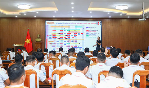 Tại khó tập huấn, các trọng tài được cập nhật luật, thể thức ở mùa giải 2026/27