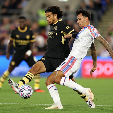 Bouaddi chắc chắn cần nhiều thời gian để thích nghi, và Man City vẫn thiếu hụt nhân sự đáng kể ở tuyến giữa