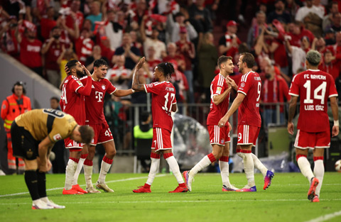 Bayern tỏ ra quá mạnh so với Stuttgart