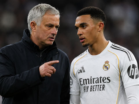 Alexander-Arnold chưa nhận được sự tin tưởng của Mourinho