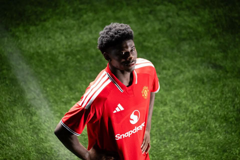 Tân binh Baleba chưa thể ra sân cho MU - Ảnh: manutd.com
