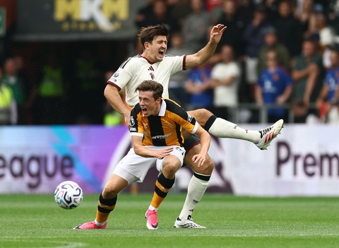 MU đã thua 0-2 đáng xấu hổ trên sân của Hull ở vòng 1 Premier League 2026/27