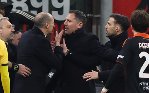 Allegri bị truất quyền chỉ đạo sau tình huống này