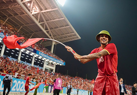 Đỗ Hoàng Hên lần đầu cùng ĐT Việt Nam vô địch AFF Cup - Ảnh: Đức Cường
