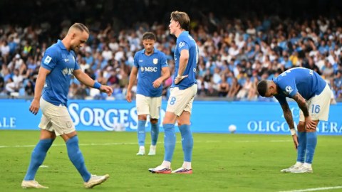 Napoli của Allegri sớm nhận thất bại đầu tiên trên sân nhà của mùa giải mới