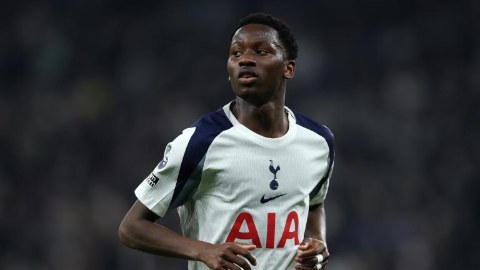 4 năm trước, HLV Conte và GĐBĐ Paratici của Tottenham khi đó đã đánh giá Sarr rất cao