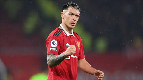 Lisandro mắc lỗi dẫn đến bàn thua thứ 2 của MU trước Ipswich