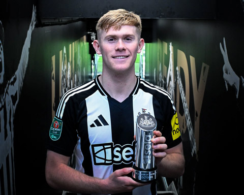 MU vẫn đang cố gắng chiêu mộ Hall từ Newcastle