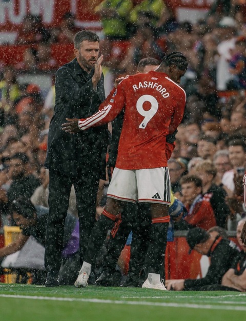 Carrick hài lòng với "bản hợp đồng mới" Rashford
