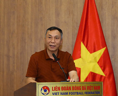 Chủ tịch VFF Trần Quốc Tuấn chỉ đạo, giao nhiệm vụ cho các trọng tài