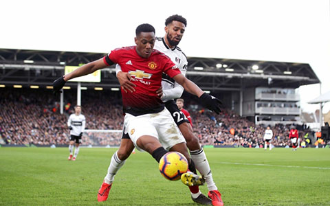 Christie từng khoác áo Fulham đối đầu với Man Utd ở Giải Ngoại hạng Anh mùa giải 2018/19