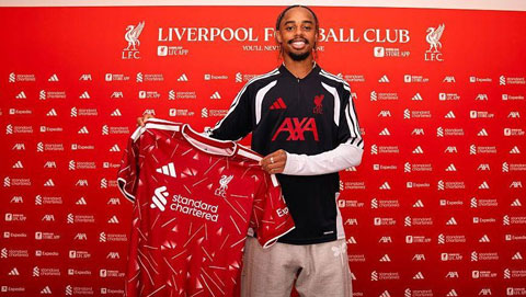 Barcola đã chính thức ra mắt Liverpool - Ảnh: @liverpoolfc