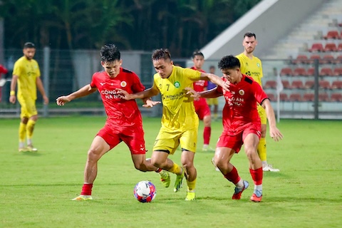 Đồng Nai (áo vàng) sẽ gặp sự cạnh tranh rất lớn từ các đối thủ V.League. Ảnh: ĐNFC
