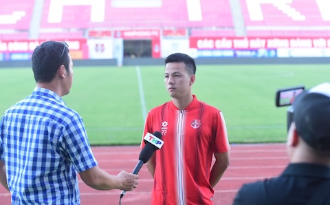 Hữu Sơn trả lời báo chí. Ảnh: CTV 