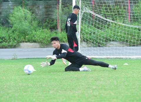 Thủ môn Văn Toản tập luyện chuẩn bị mùa giải 2026/27
