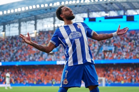 Aubameyang nhanh chóng tạo dấu ấn với 3 bàn trong 3 trận đầu mùa cho Deportivo. Ảnh: Rivista Undici
