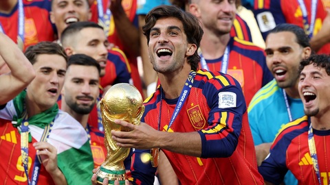 Ferran vừa trải qua một mùa hè tuyệt vời khi ghi bàn quyết định giúp ĐT Tây Ban Nha vô địch World Cup. Ảnh: FOX Sports