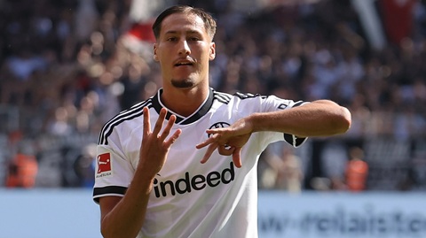 Younes Ebnoutalib đã có 4 bàn thắng chỉ sau 2 trận tại Frankfurt mùa này