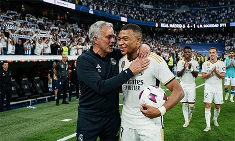 CĐV Real vui mừng vì sự kết hợp tuyệt vời giữa hai thày trò