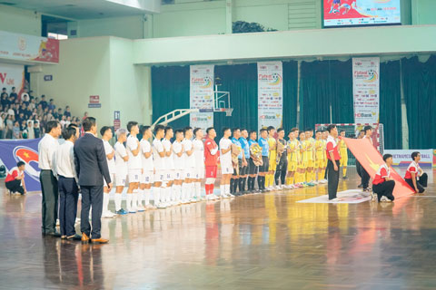 Toàn cảnh Nghi thức chào cờ tại Nhà thi đấu Lãnh Binh Thăng. Ảnh - Nguyễn Khanh