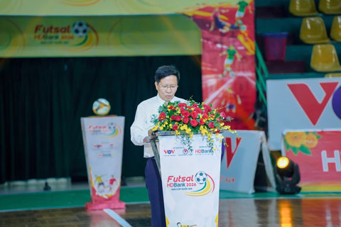 Tiến sĩ Vũ Hải Quang, Phó Tổng Giám đốc Đài Tiếng nói Việt Nam, Phó Trưởng Ban Chỉ đạo Giải Futsal HDBank Cúp Quốc gia 2026 phát biểu tại Buổi Lễ khai mạc. Ảnh - Nguyễn Khanh