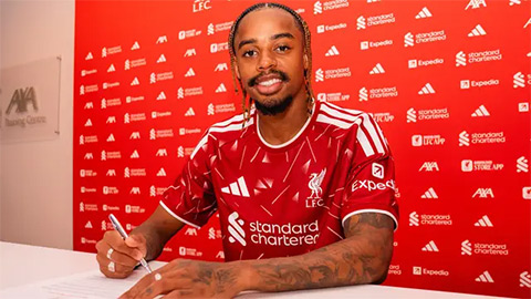 Fan Liverpool phấn khích với Barcola