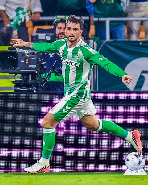Parrott ăn mừng sau bàn thắng đầu tiên tại La Liga